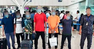 গ্রেপ্তার ৩৪ বাংলাদেশিসহ ১৭৬ বিদেশিকে ফেরত পাঠাল মালয়েশিয়া